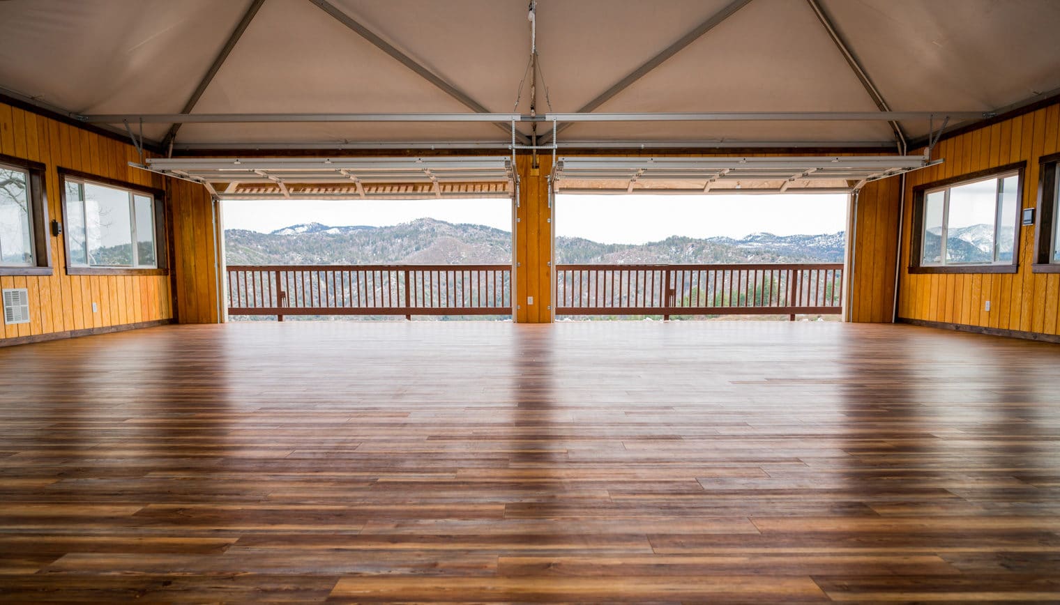 Bear's Den meeting space with a mountain view.